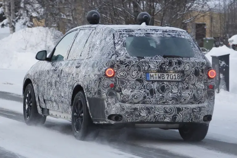 BMW X5 - foto spia (gennaio 2016) - 4