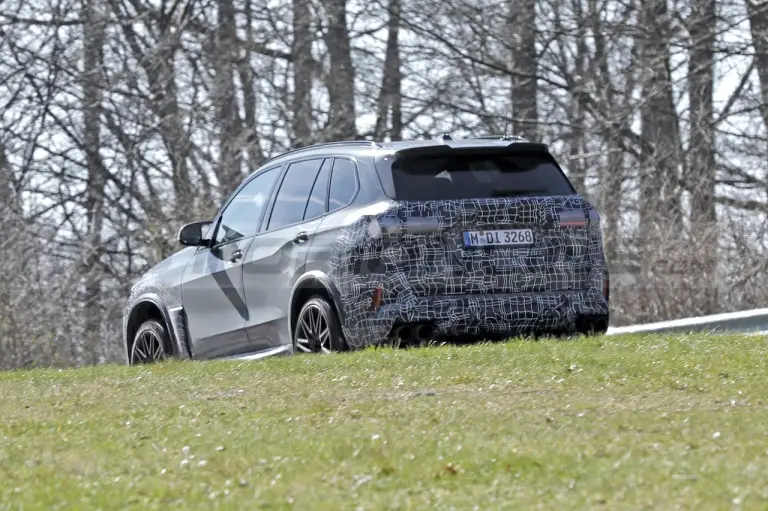 BMW X5 M 2023 - Foto Spia 12-04-2022 - 7