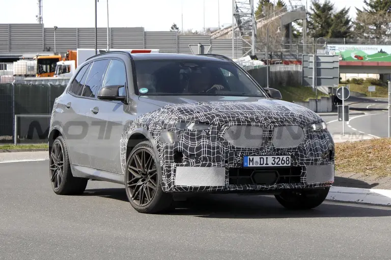 BMW X5 M 2023 - Foto Spia 12-04-2022 - 16