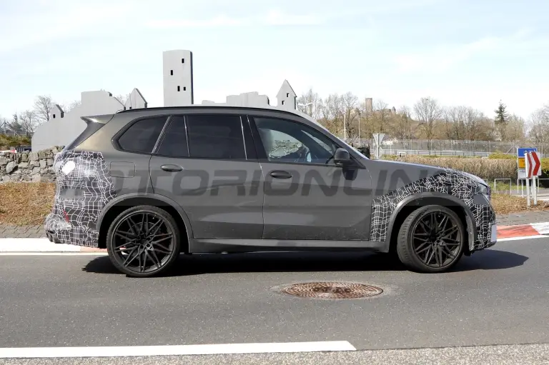 BMW X5 M 2023 - Foto Spia 12-04-2022 - 21