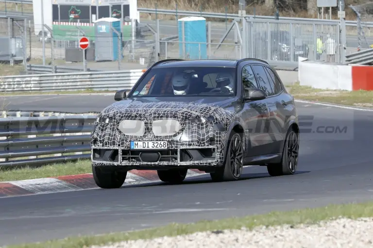 BMW X5 M 2023 - Foto Spia 12-04-2022 - 11