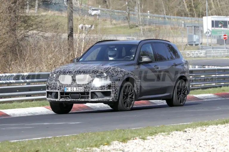 BMW X5 M 2023 - Foto Spia 12-04-2022 - 18