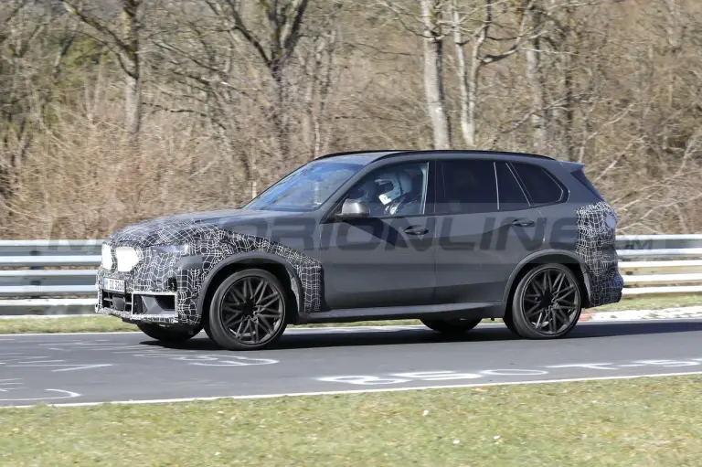 BMW X5 M 2023 - Foto Spia 12-04-2022 - 14