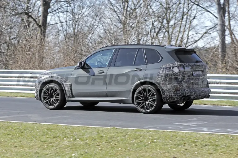 BMW X5 M 2023 - Foto Spia 12-04-2022 - 22