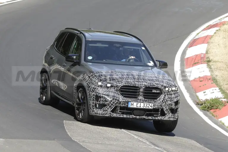 BMW X5 M 2023 - Foto Spia 12-08-2022 - 3