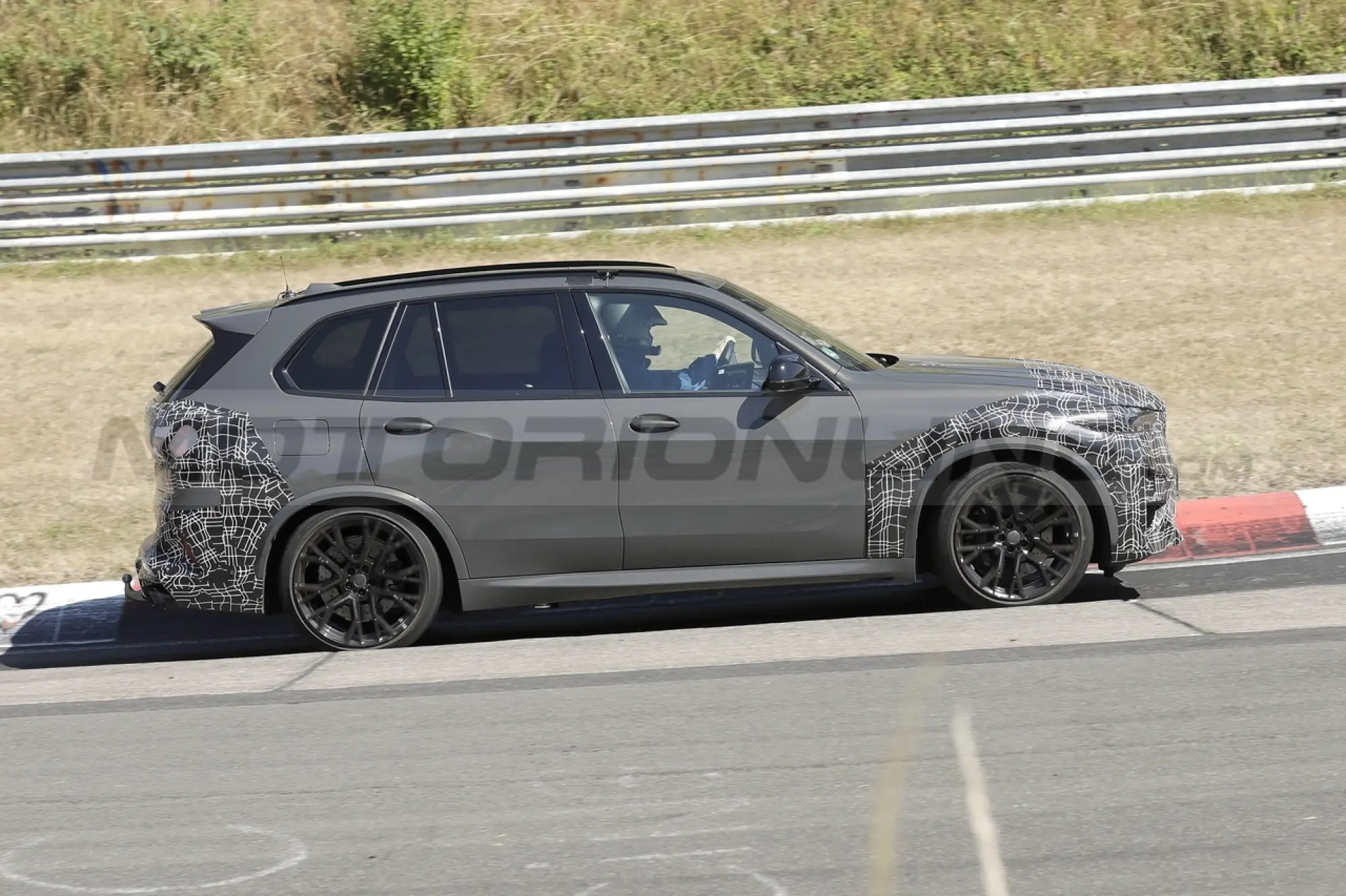 BMW X5 M 2023 - Foto Spia 12-08-2022 - 9