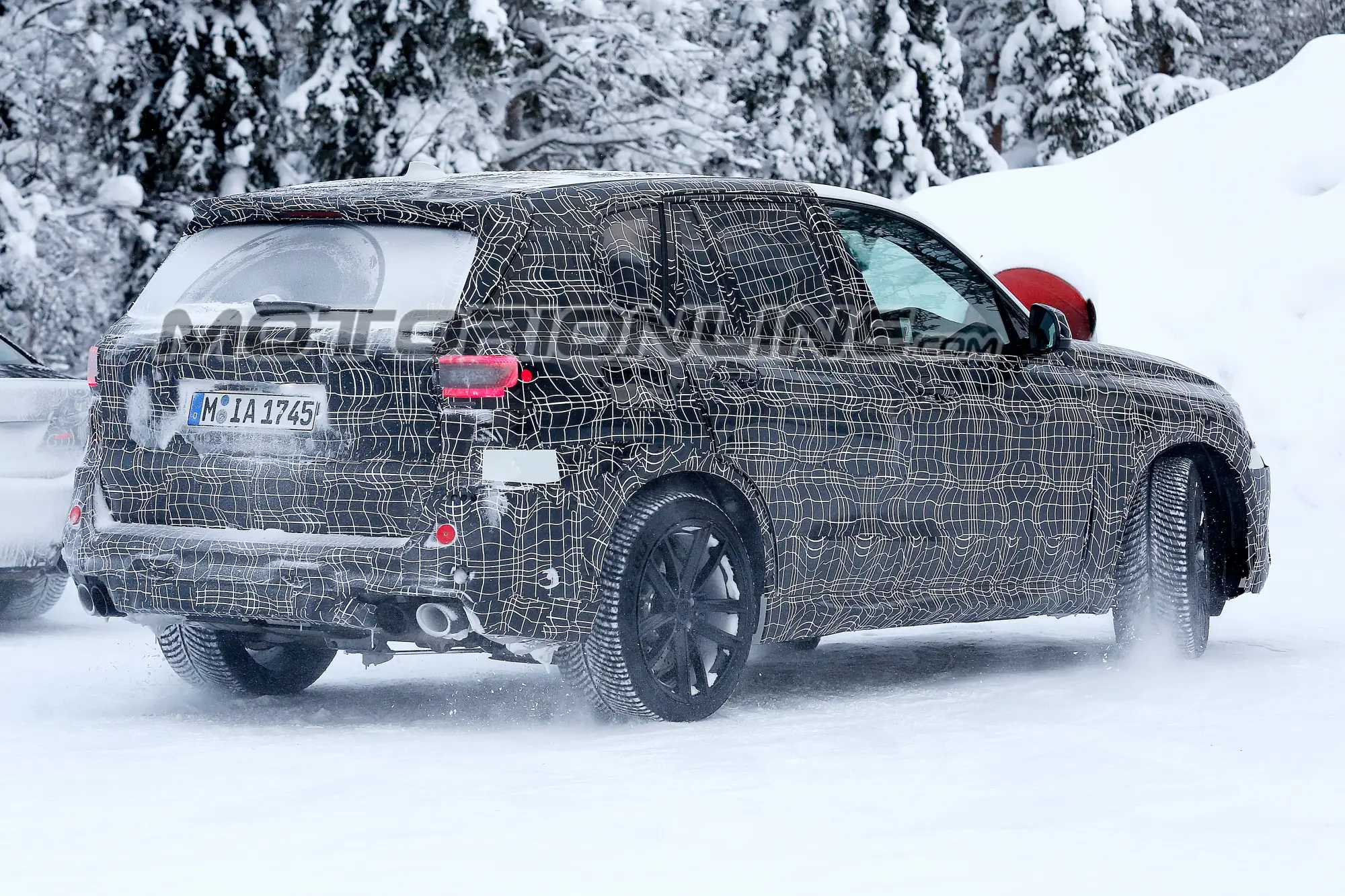 BMW X5 M MY 2019 foto spia 6 febbraio 2018 - 7