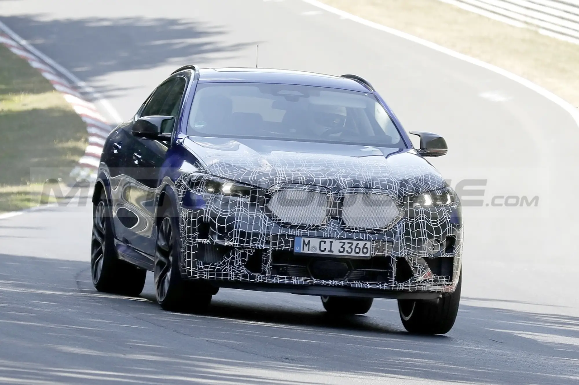 BMW X6 M 2023 - Foto Spia 25-08-2022 - 1