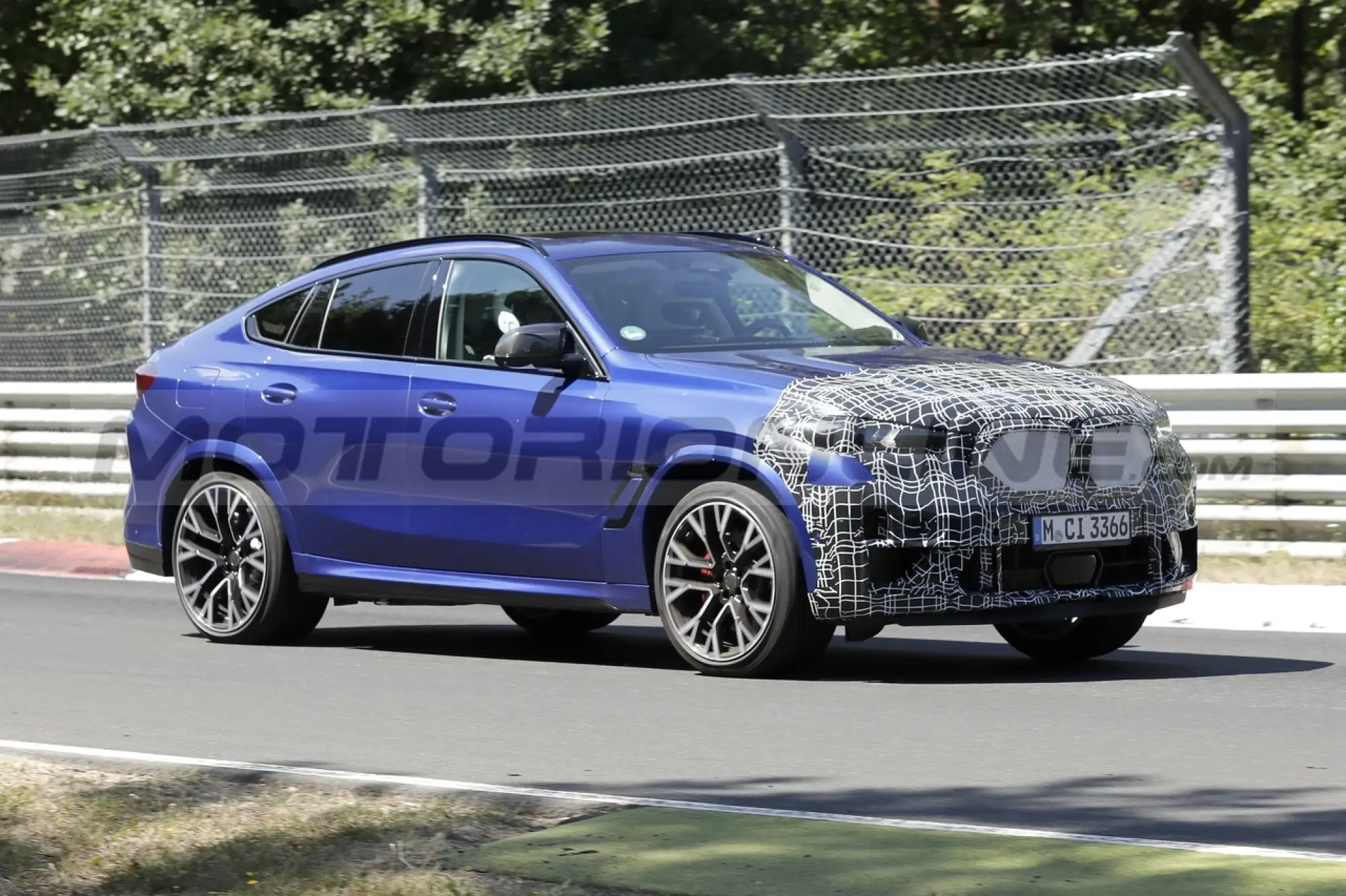 BMW X6 M 2023 - Foto Spia 25-08-2022 - 2