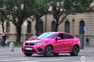 BMW X6 M rosa cromata