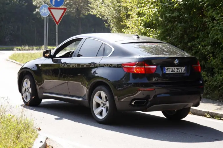 BMW X6 restyling foto spia agosto 2011 - 3