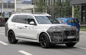 BMW X7 2022 - Foto spia 22-07-2021 - 2