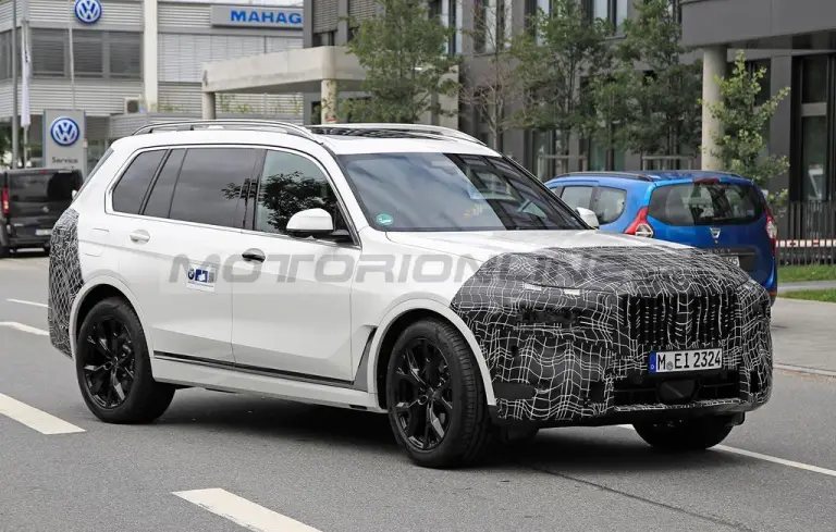 BMW X7 2022 - Foto spia 22-07-2021 - 2