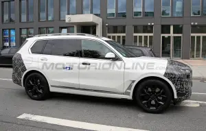 BMW X7 2022 - Foto spia 22-07-2021 - 1