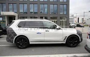 BMW X7 2022 - Foto spia 22-07-2021 - 4