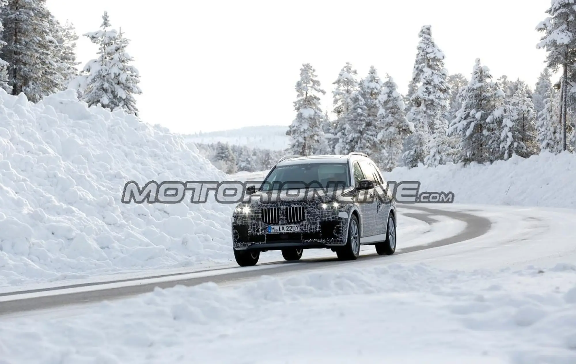 BMW X7 - Foto spia 12-02-2018 - 15