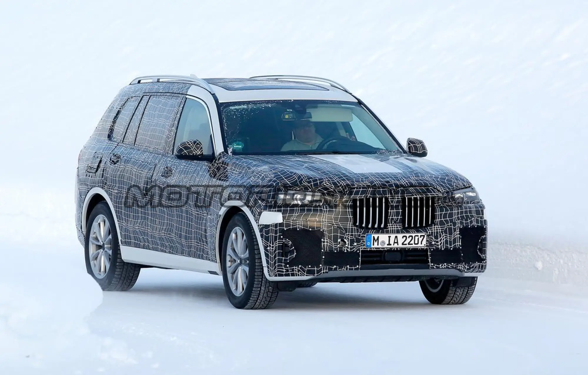 BMW X7 - Foto spia 12-02-2018 - 1