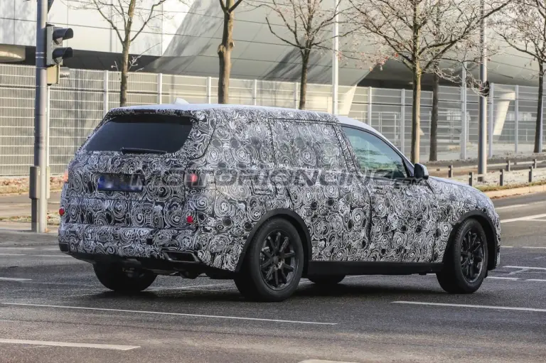 BMW X7 Foto spia 16-12-2016 - 7