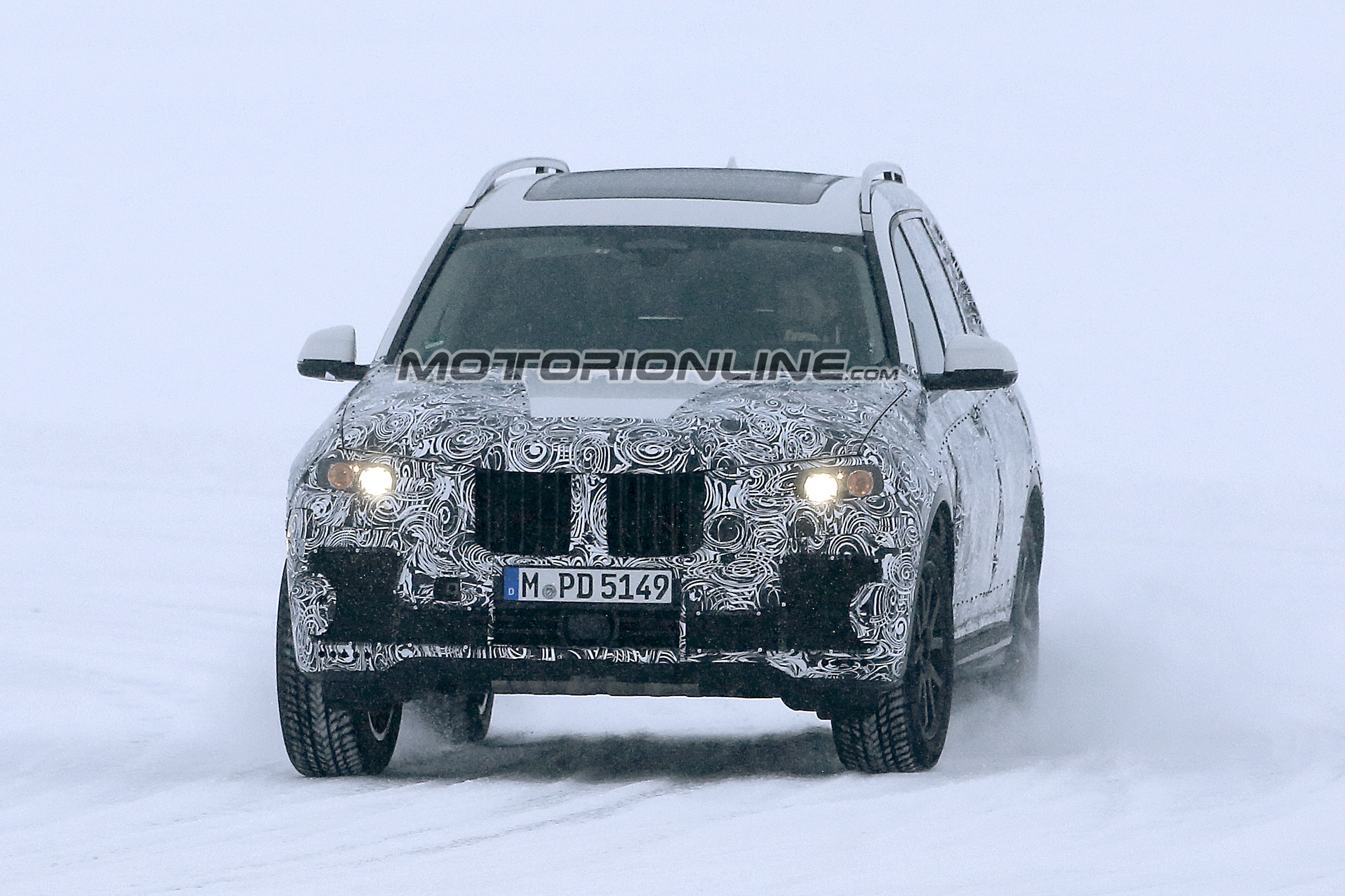 BMW X7 foto spia 18 gennaio 2017