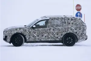 BMW X7 foto spia 18 gennaio 2017 - 4