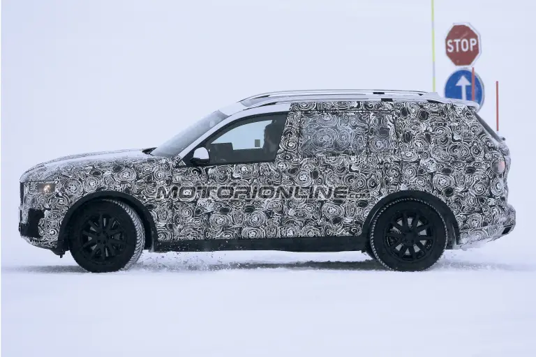 BMW X7 foto spia 18 gennaio 2017 - 4