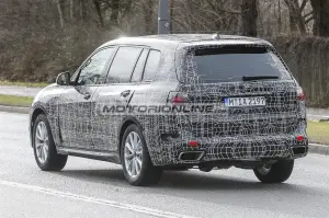 BMW X7 foto spia 21-3-2018