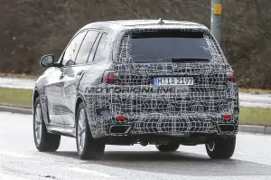 BMW X7 foto spia 21-3-2018