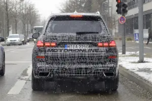 BMW X7 foto spia 21-3-2018 - 13