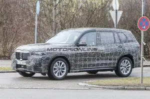 BMW X7 foto spia 21-3-2018