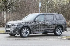 BMW X7 foto spia 21-3-2018