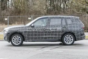 BMW X7 foto spia 21-3-2018