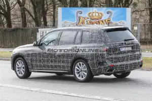 BMW X7 foto spia 21-3-2018