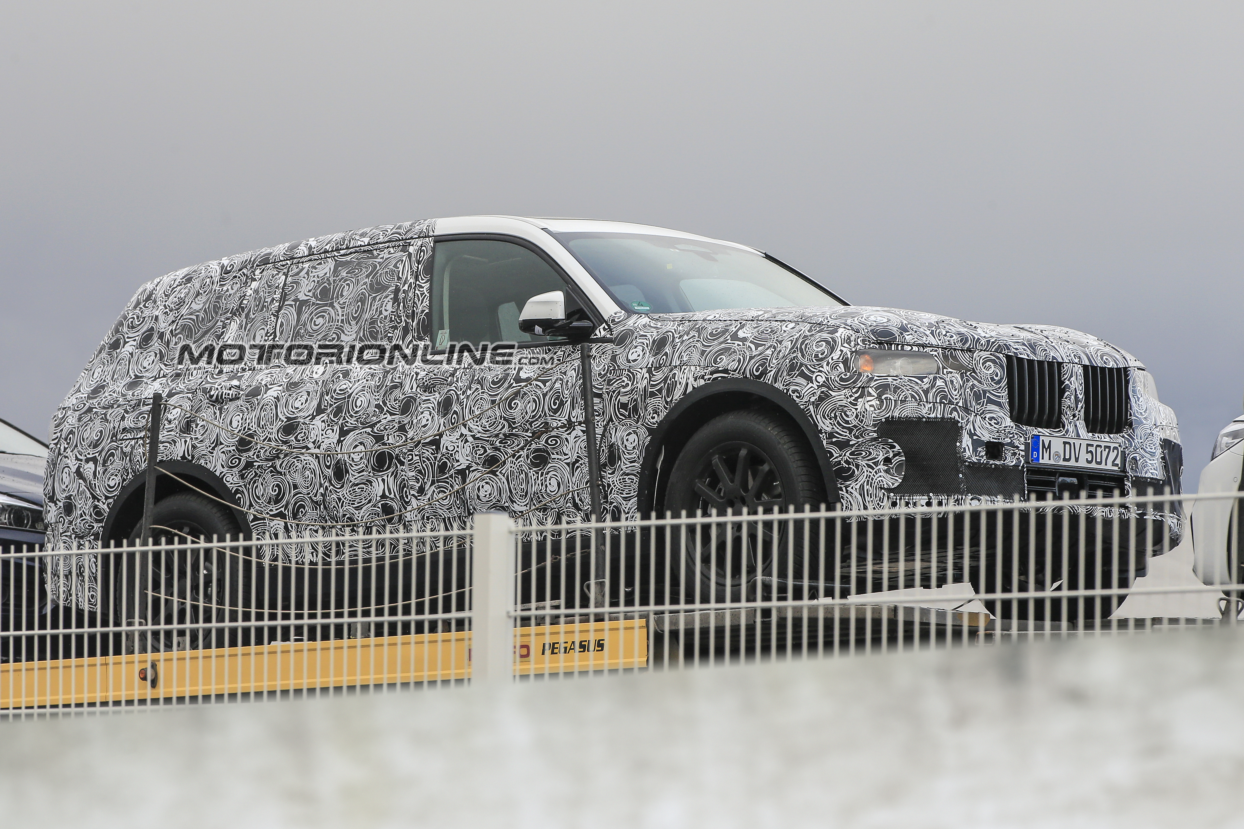 BMW X7 foto spia 21 novembre 2016