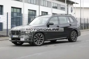 BMW X7 - Foto spia 29-10-2021