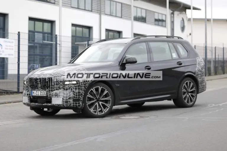 BMW X7 - Foto spia 29-10-2021 - 5