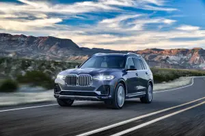 BMW X7 - nuove foto