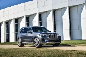 BMW X7 - nuove foto