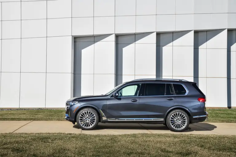 BMW X7 - nuove foto - 4