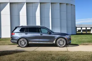 BMW X7 - nuove foto
