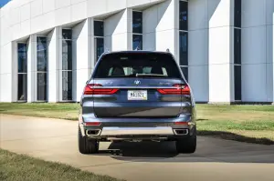BMW X7 - nuove foto