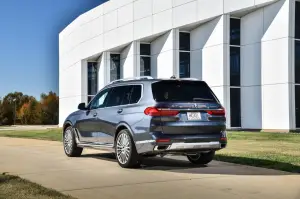 BMW X7 - nuove foto