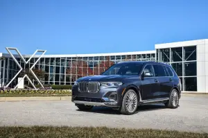 BMW X7 - nuove foto