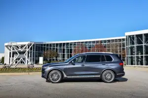 BMW X7 - nuove foto