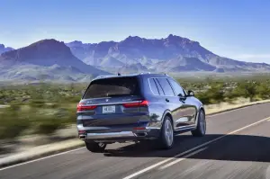 BMW X7 - nuove foto