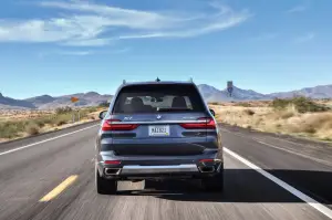 BMW X7 - nuove foto