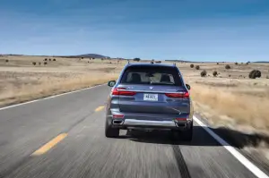 BMW X7 - nuove foto