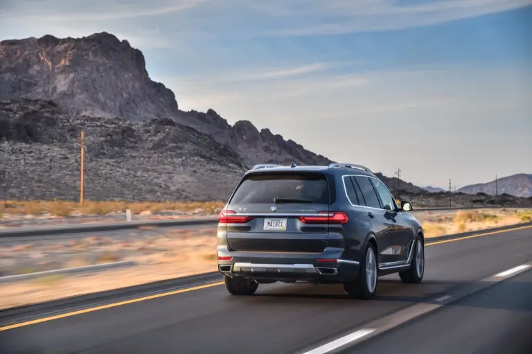 BMW X7 - nuove foto - 107