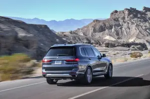 BMW X7 - nuove foto