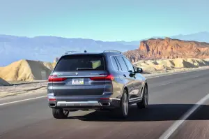 BMW X7 - nuove foto