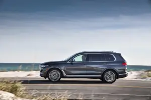 BMW X7 - nuove foto
